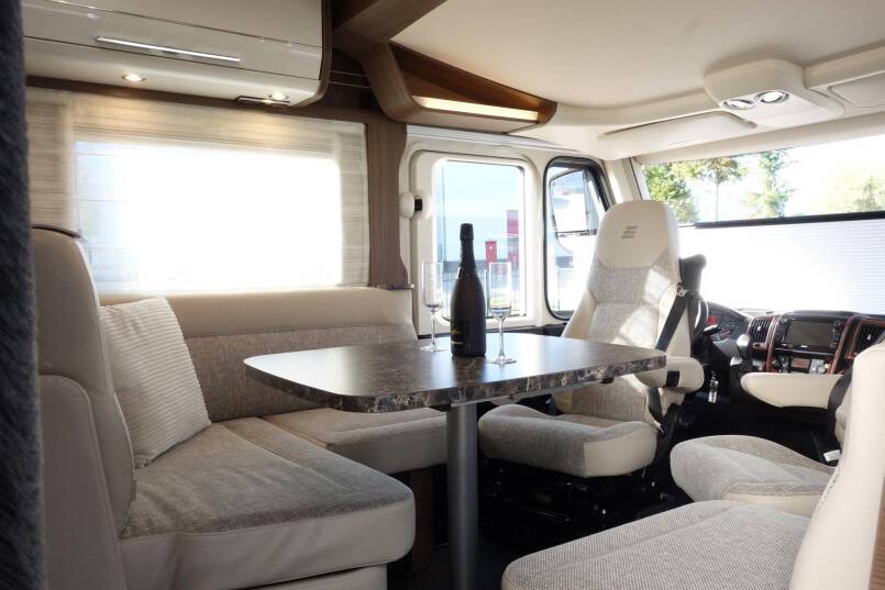 Hymer B 704 SL SupremeLine AUTOMAAT, 180 pk, Crystal-zilver metallic, 2 aparte bedden 33
