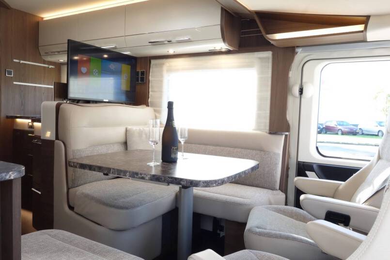 Hymer B 704 SL SupremeLine AUTOMAAT, 180 pk, Crystal-zilver metallic, 2 aparte bedden 34