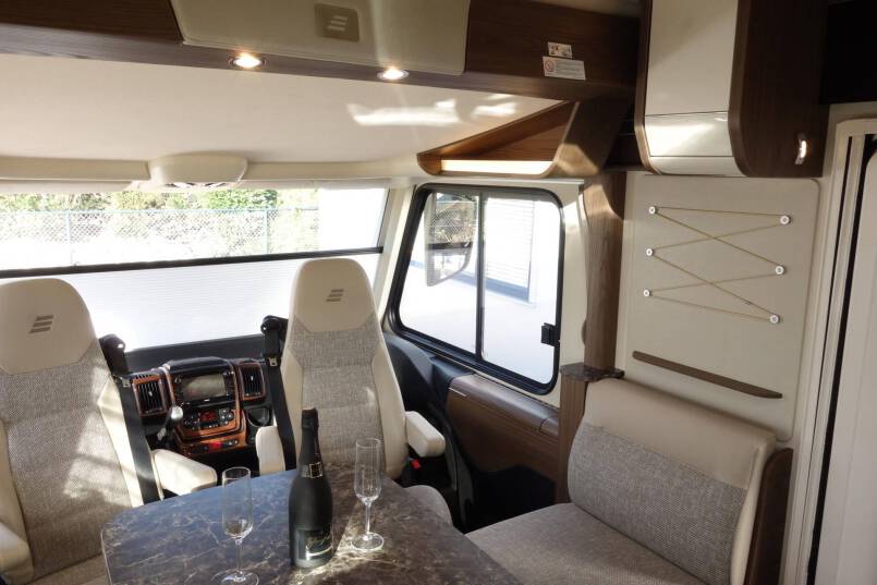 Hymer B 704 SL SupremeLine AUTOMAAT, 180 pk, Crystal-zilver metallic, 2 aparte bedden 36
