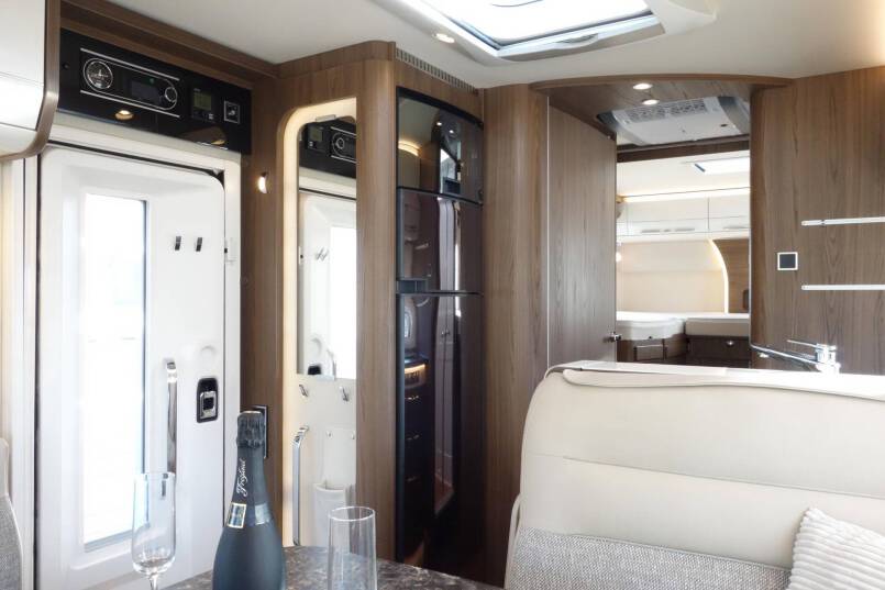 Hymer B 704 SL SupremeLine AUTOMAAT, 180 pk, Crystal-zilver metallic, 2 aparte bedden 41
