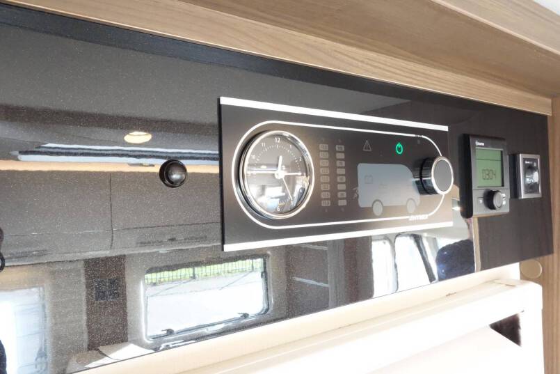 Hymer B 704 SL SupremeLine AUTOMAAT, 180 pk, Crystal-zilver metallic, 2 aparte bedden 42