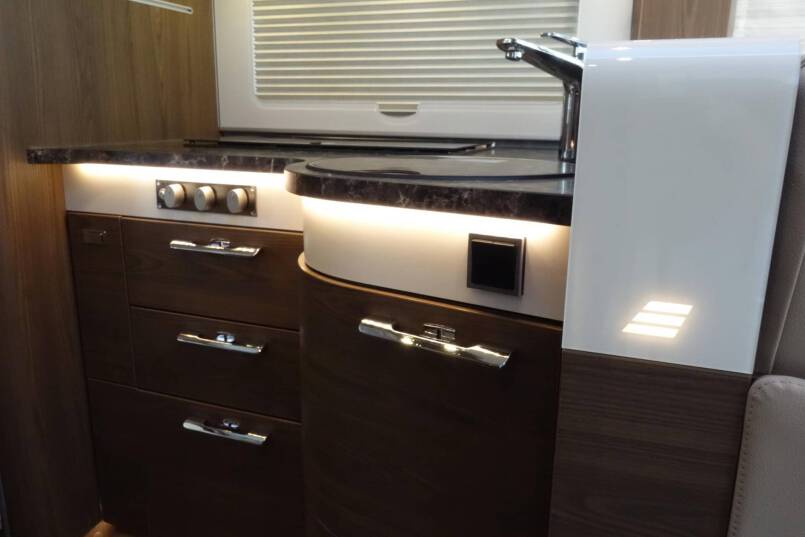 Hymer B 704 SL SupremeLine AUTOMAAT, 180 pk, Crystal-zilver metallic, 2 aparte bedden 43