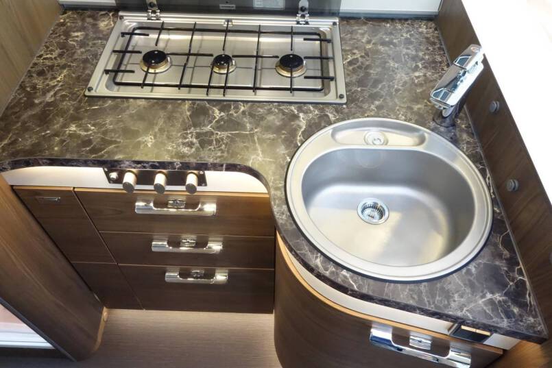 Hymer B 704 SL SupremeLine AUTOMAAT, 180 pk, Crystal-zilver metallic, 2 aparte bedden 44