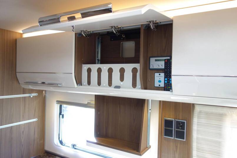 Hymer B 704 SL SupremeLine AUTOMAAT, 180 pk, Crystal-zilver metallic, 2 aparte bedden 45