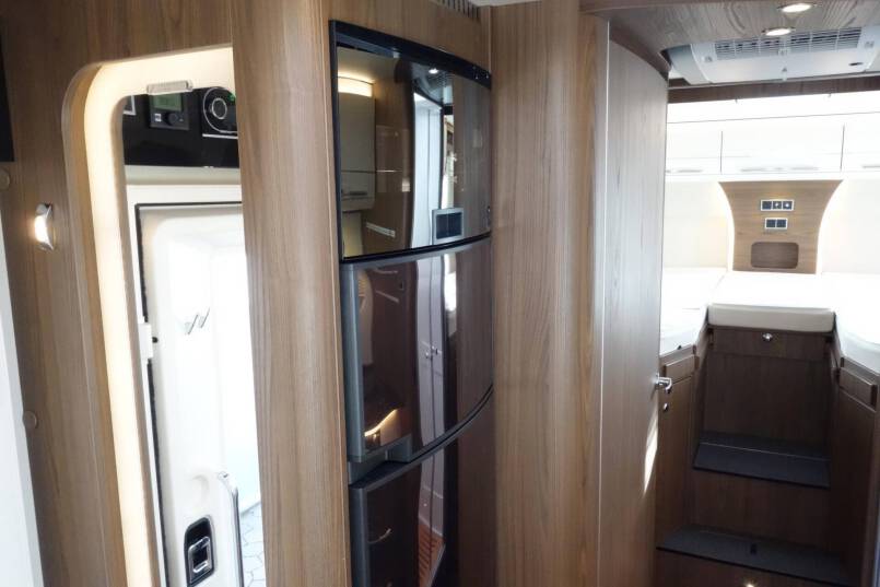 Hymer B 704 SL SupremeLine AUTOMAAT, 180 pk, Crystal-zilver metallic, 2 aparte bedden 46