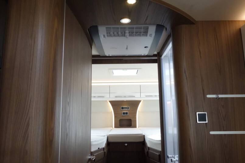 Hymer B 704 SL SupremeLine AUTOMAAT, 180 pk, Crystal-zilver metallic, 2 aparte bedden 47