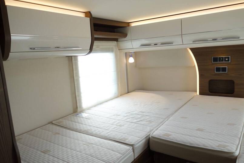 Hymer B 704 SL SupremeLine AUTOMAAT, 180 pk, Crystal-zilver metallic, 2 aparte bedden 50