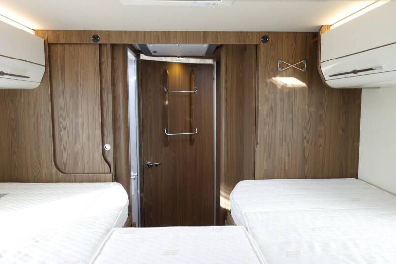 Hymer B 704 SL SupremeLine AUTOMAAT, 180 pk, Crystal-zilver metallic, 2 aparte bedden 52