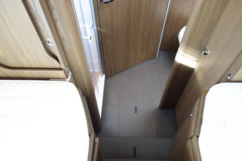 Hymer B 704 SL SupremeLine AUTOMAAT, 180 pk, Crystal-zilver metallic, 2 aparte bedden 53