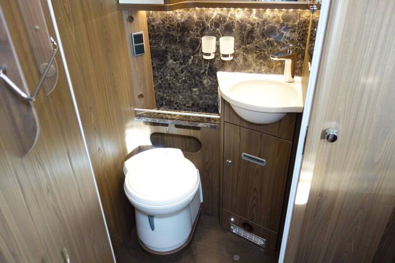 Hymer B 704 SL SupremeLine AUTOMAAT, 180 pk, Crystal-zilver metallic, 2 aparte bedden 54