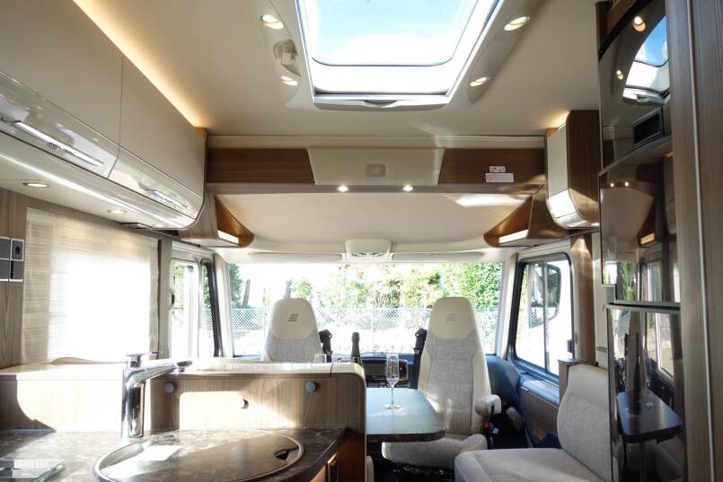Hymer B 704 SL SupremeLine AUTOMAAT, 180 pk, Crystal-zilver metallic, 2 aparte bedden 57