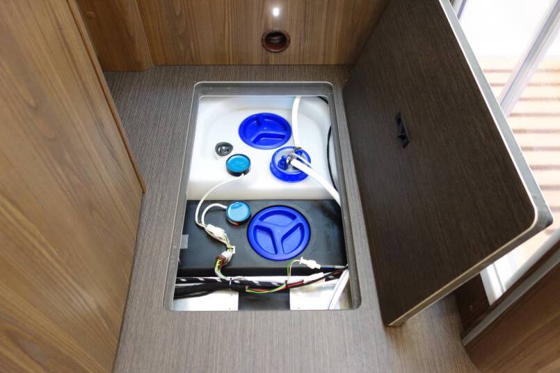 Hymer B 704 SL SupremeLine AUTOMAAT, 180 pk, Crystal-zilver metallic, 2 aparte bedden 58