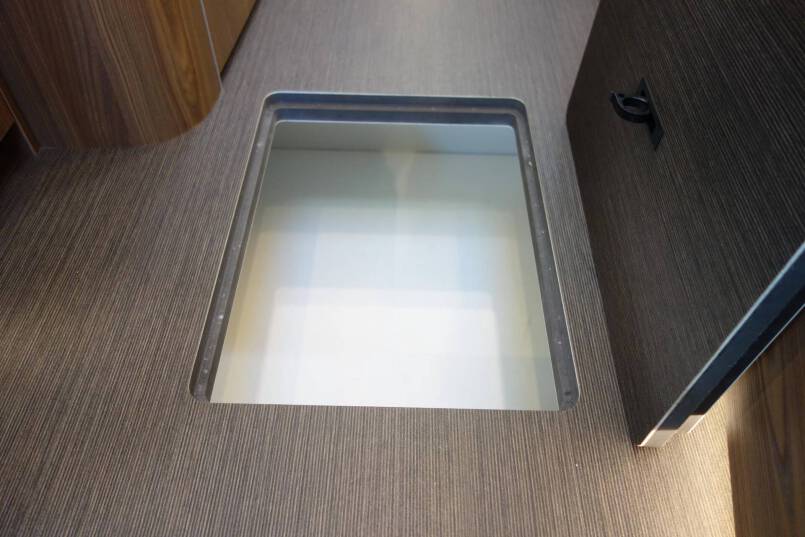 Hymer B 704 SL SupremeLine AUTOMAAT, 180 pk, Crystal-zilver metallic, 2 aparte bedden 59
