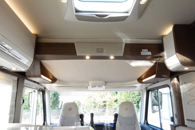 Hymer B 704 SL SupremeLine AUTOMAAT, 180 pk, Crystal-zilver metallic, 2 aparte bedden 62