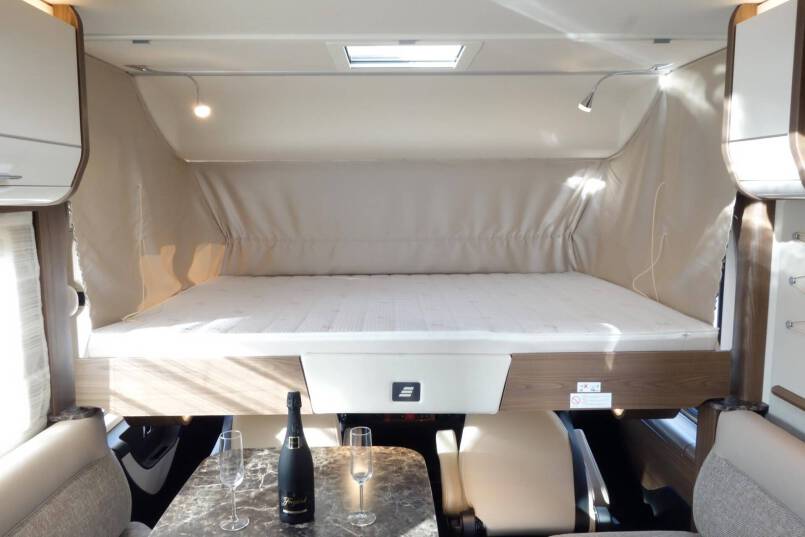 Hymer B 704 SL SupremeLine AUTOMAAT, 180 pk, Crystal-zilver metallic, 2 aparte bedden 63