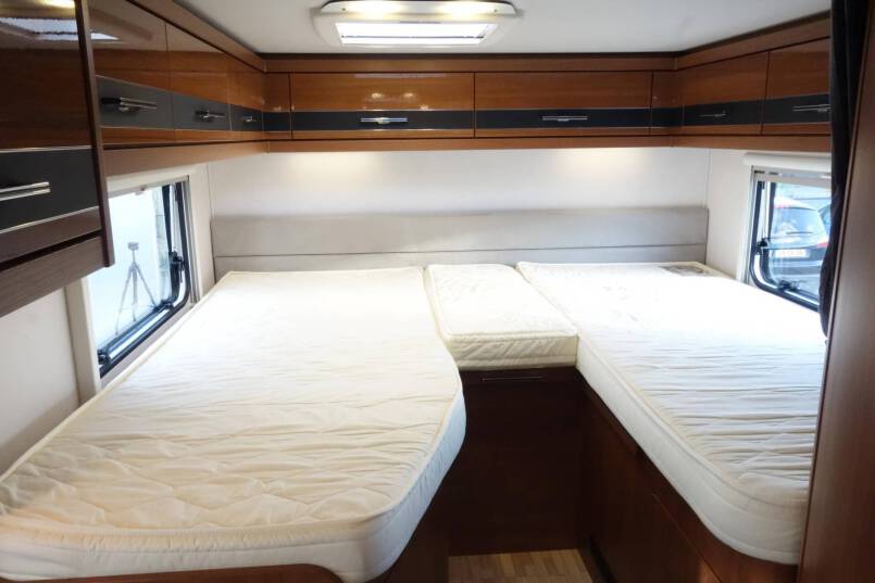 LMC Breezer V646G Black Line 2 aparte bedden met garage 18