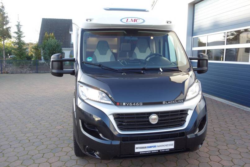 LMC Breezer V646G Black Line 2 aparte bedden met garage 1