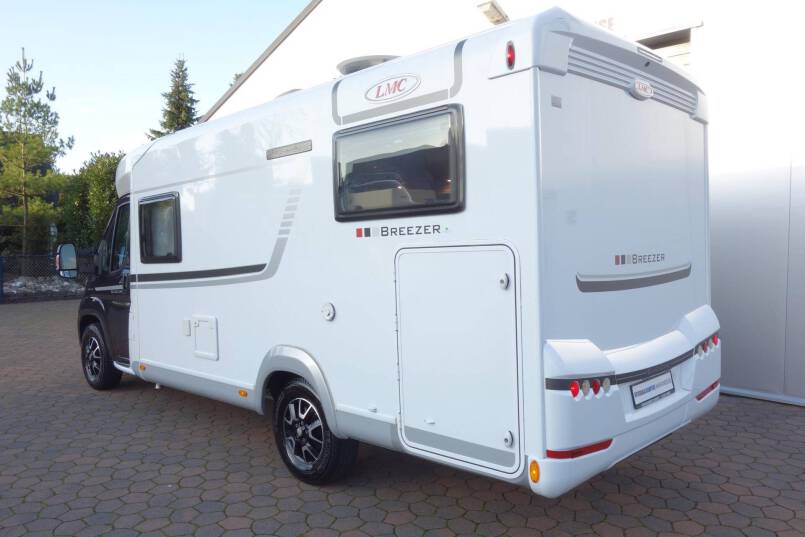LMC Breezer V646G Black Line 2 aparte bedden met garage 26
