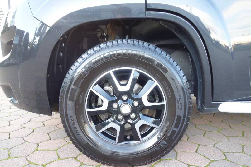 LMC Breezer V646G Black Line 2 aparte bedden met garage 27