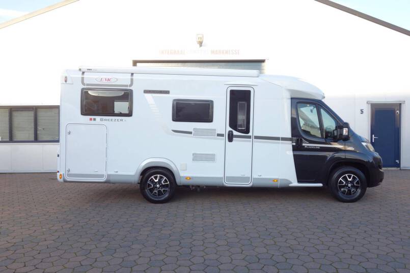 LMC Breezer V646G Black Line 2 aparte bedden met garage 2
