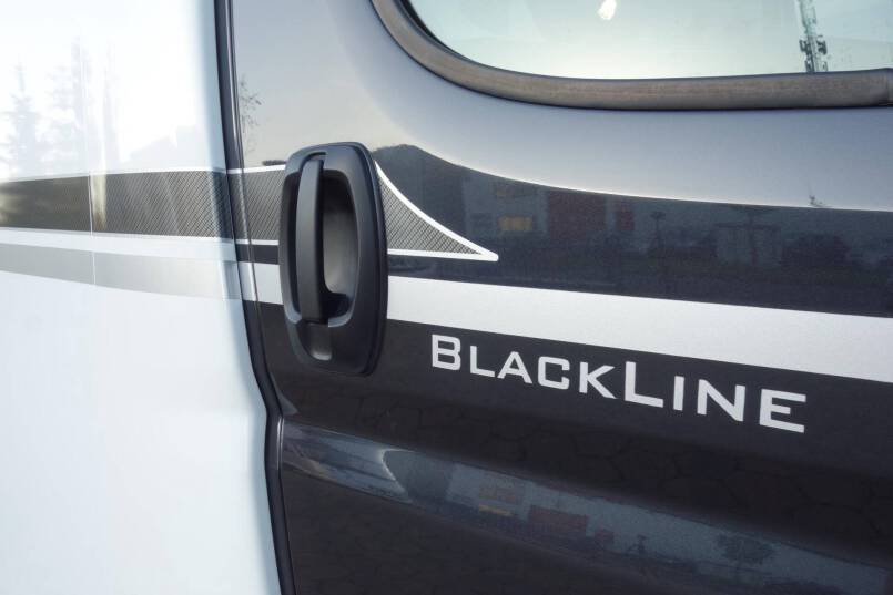 LMC Breezer V646G Black Line 2 aparte bedden met garage 30