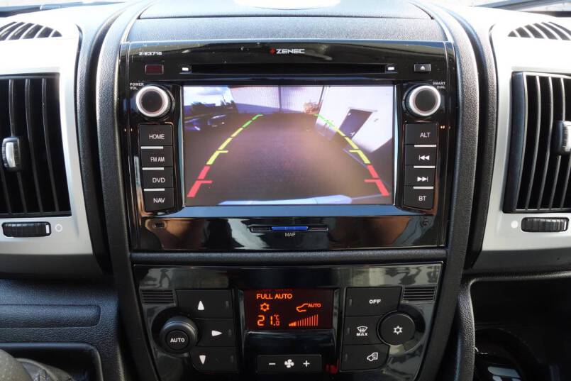 LMC Breezer V646G Black Line 2 aparte bedden met garage 7