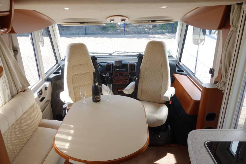 Hymer B 514 compacte 4 persoons met garage 12