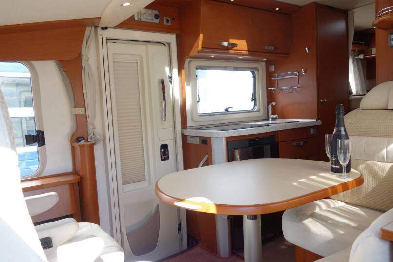 Hymer B 514 compacte 4 persoons met garage 16