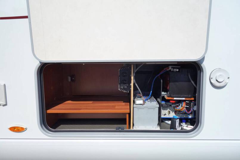 Hymer B 514 compacte 4 persoons met garage 8