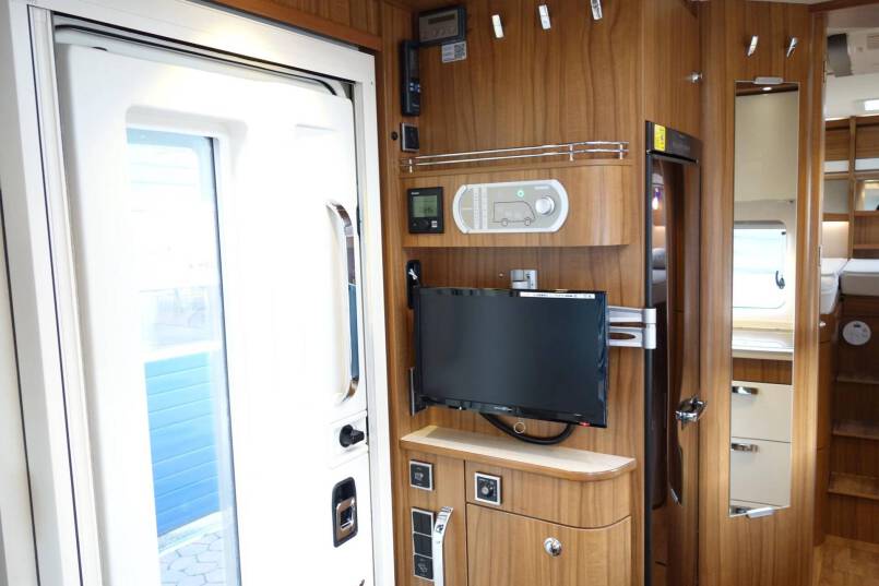 Hymer B 704 PL AUTOMAAT, 177 pk PremiumLine, 2 aparte bedden 29