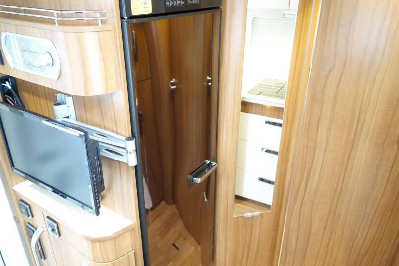 Hymer B 704 PL AUTOMAAT, 177 pk PremiumLine, 2 aparte bedden 35