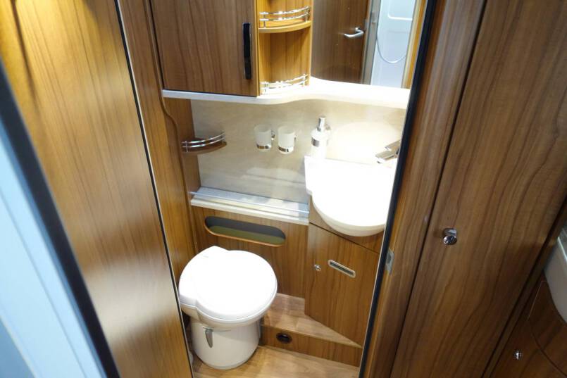 Hymer B 704 PL AUTOMAAT, 177 pk PremiumLine, 2 aparte bedden 42