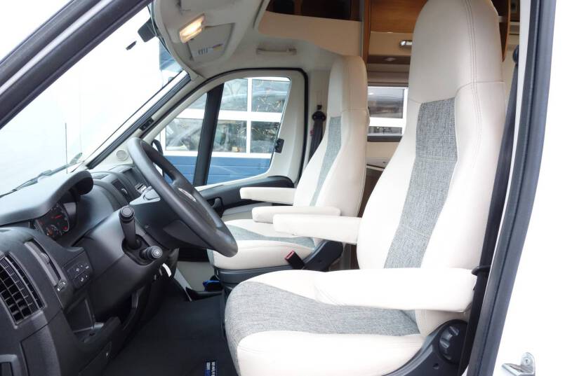 Knaus TI 600 compact, 2 aparte bedden, garage 13