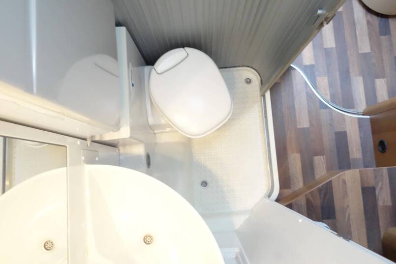 Knaus TI 600 compact, 2 aparte bedden, garage 22