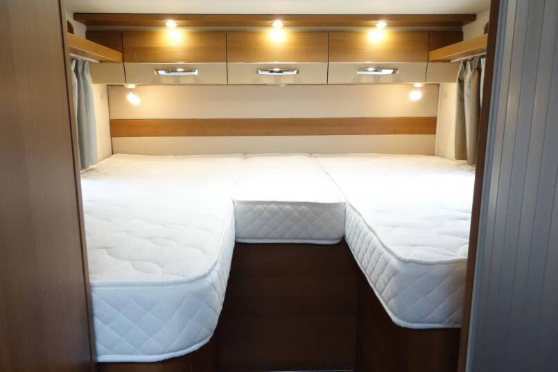 Knaus TI 600 compact, 2 aparte bedden, garage 23