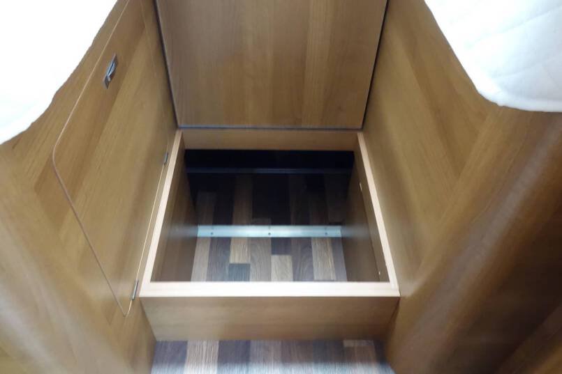 Knaus TI 600 compact, 2 aparte bedden, garage 26