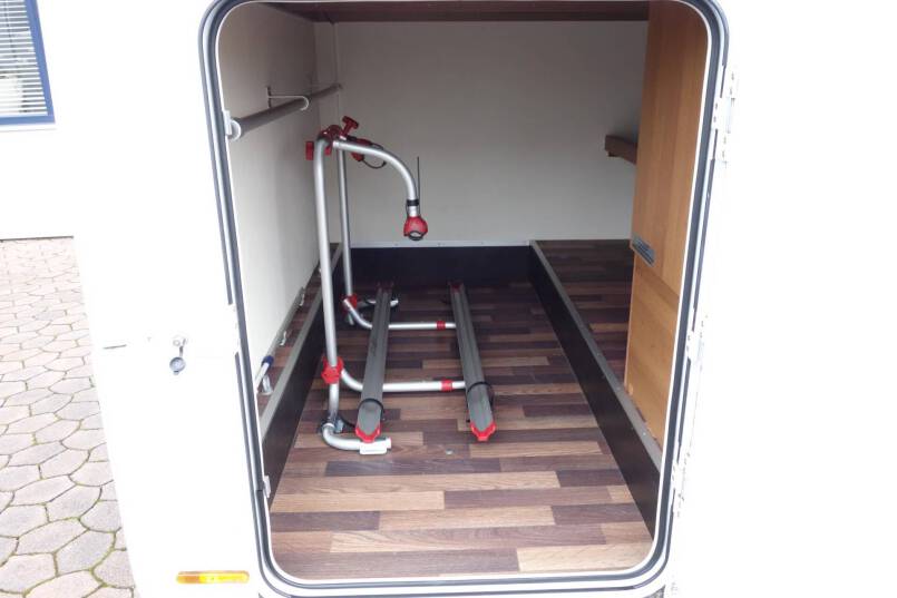 Knaus TI 600 compact, 2 aparte bedden, garage 6