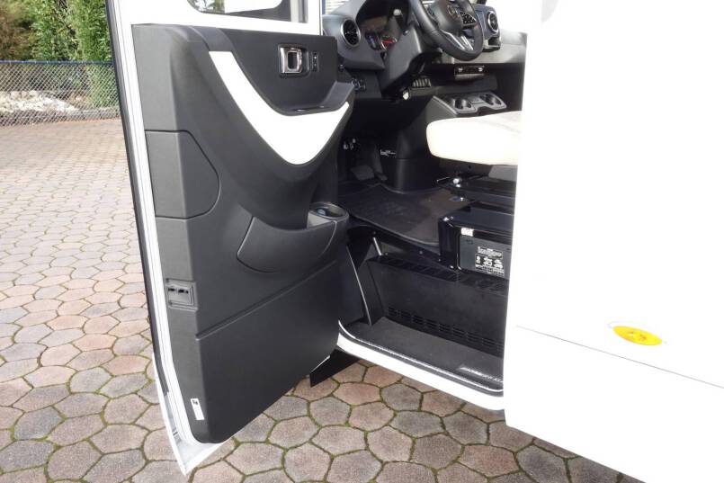 Hymer BMC I 680 9 G AUTOMAAT, 2 aparte bedden 16