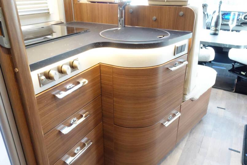 Hymer BMC I 680 9 G AUTOMAAT, 2 aparte bedden 30