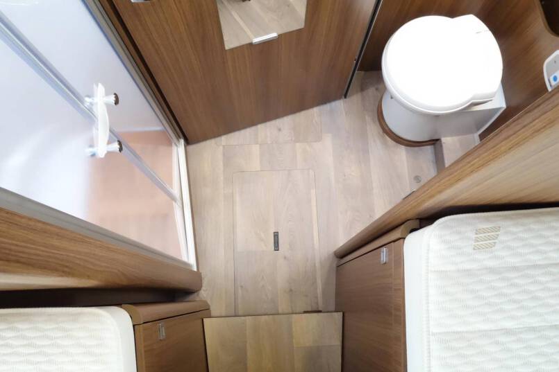 Hymer BMC I 680 9 G AUTOMAAT, 2 aparte bedden 40