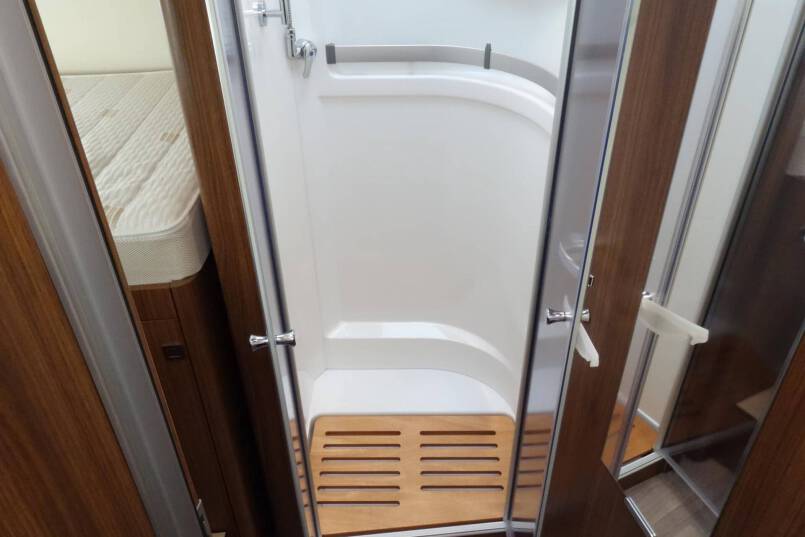 Hymer BMC I 680 9 G AUTOMAAT, 2 aparte bedden 43