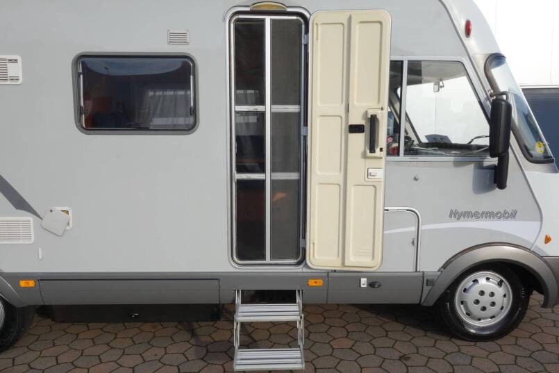 Hymer B 644 G L-zit, grote garage 9