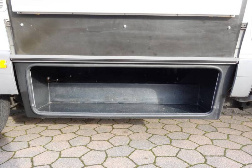 Hymer B 644 G L-zit, grote garage 12