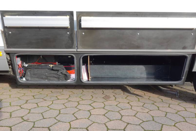 Hymer B 644 G L-zit, grote garage 13