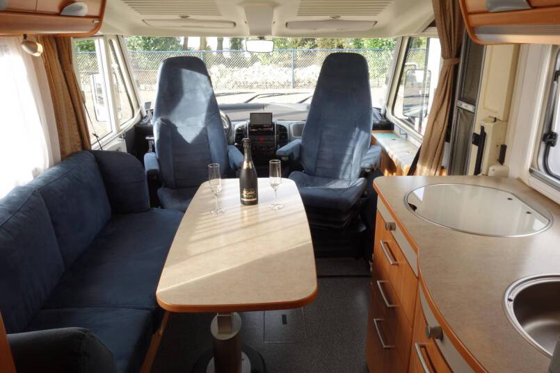 Hymer B 644 G L-zit, grote garage 16