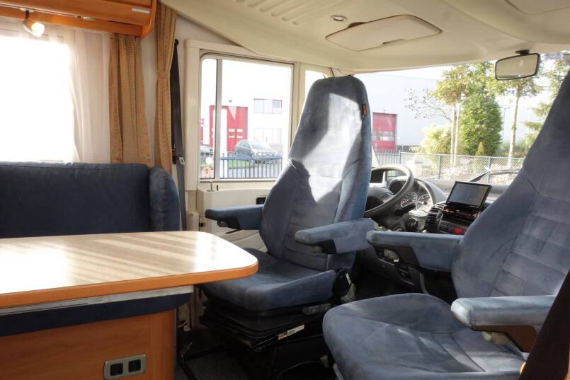 Hymer B 644 G L-zit, grote garage 17