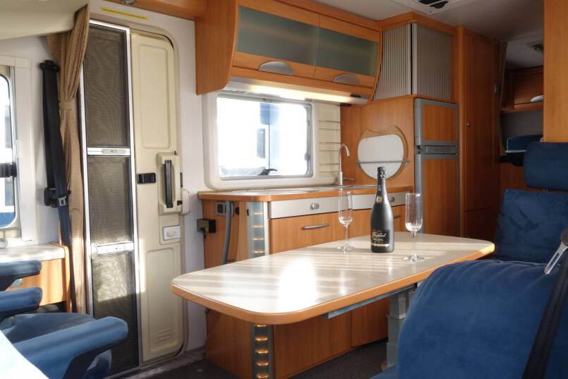 Hymer B 644 G L-zit, grote garage 19