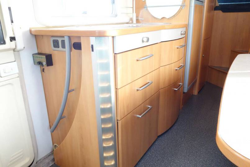 Hymer B 644 G L-zit, grote garage 22