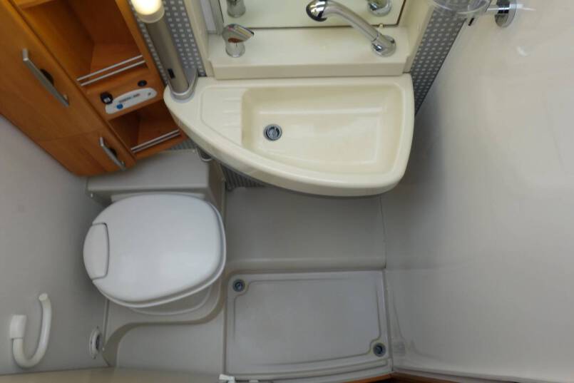 Hymer B 644 G L-zit, grote garage 32