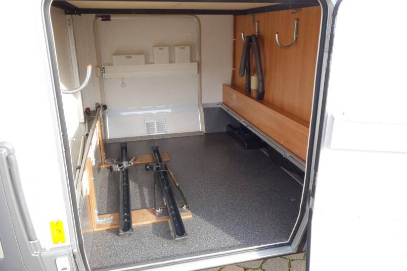 Hymer B 644 G L-zit, grote garage 8